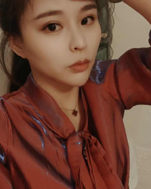 小E